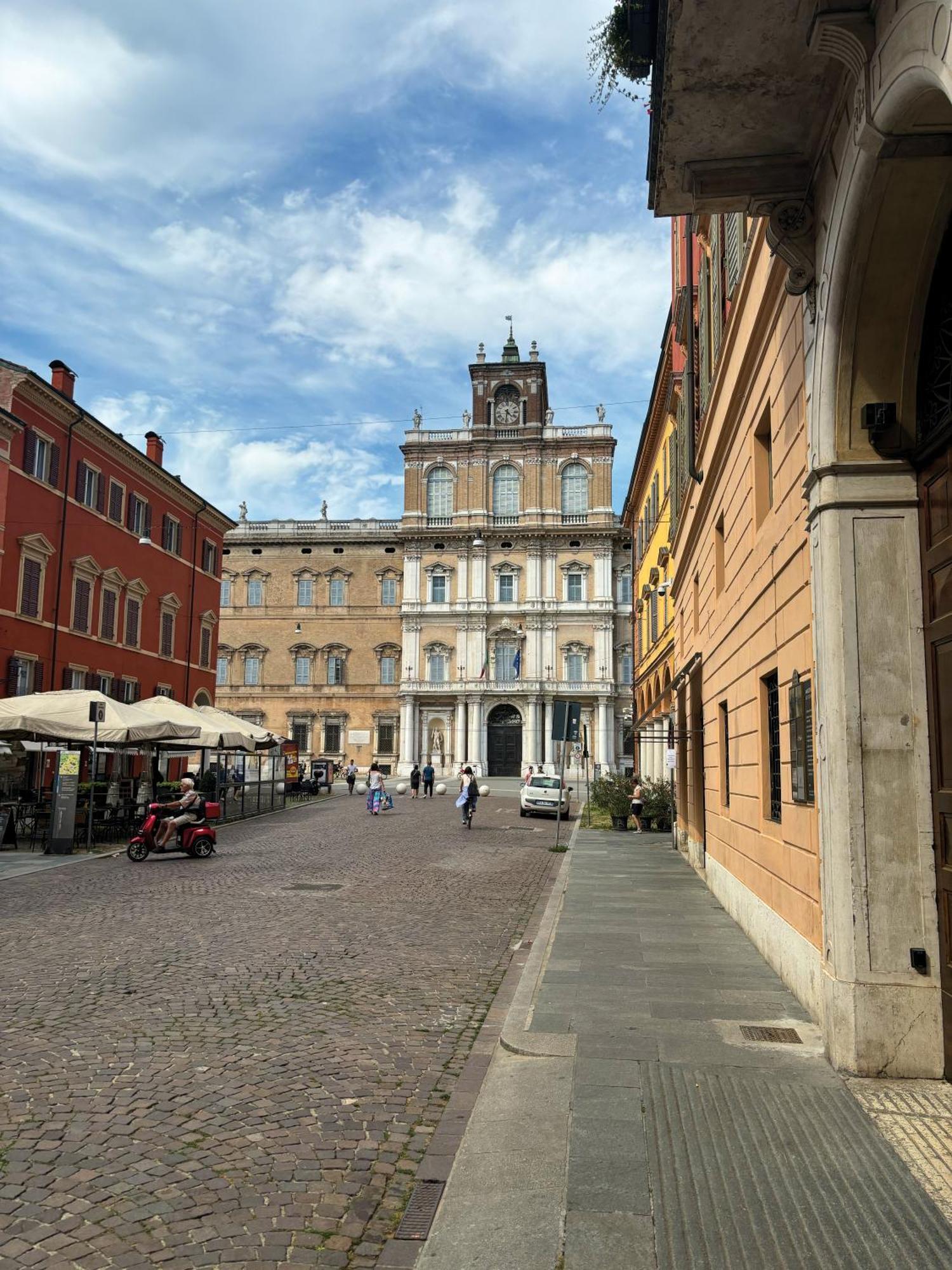 Ferienwohnung Farini House - Next To The Academy Of Modena Exterior foto